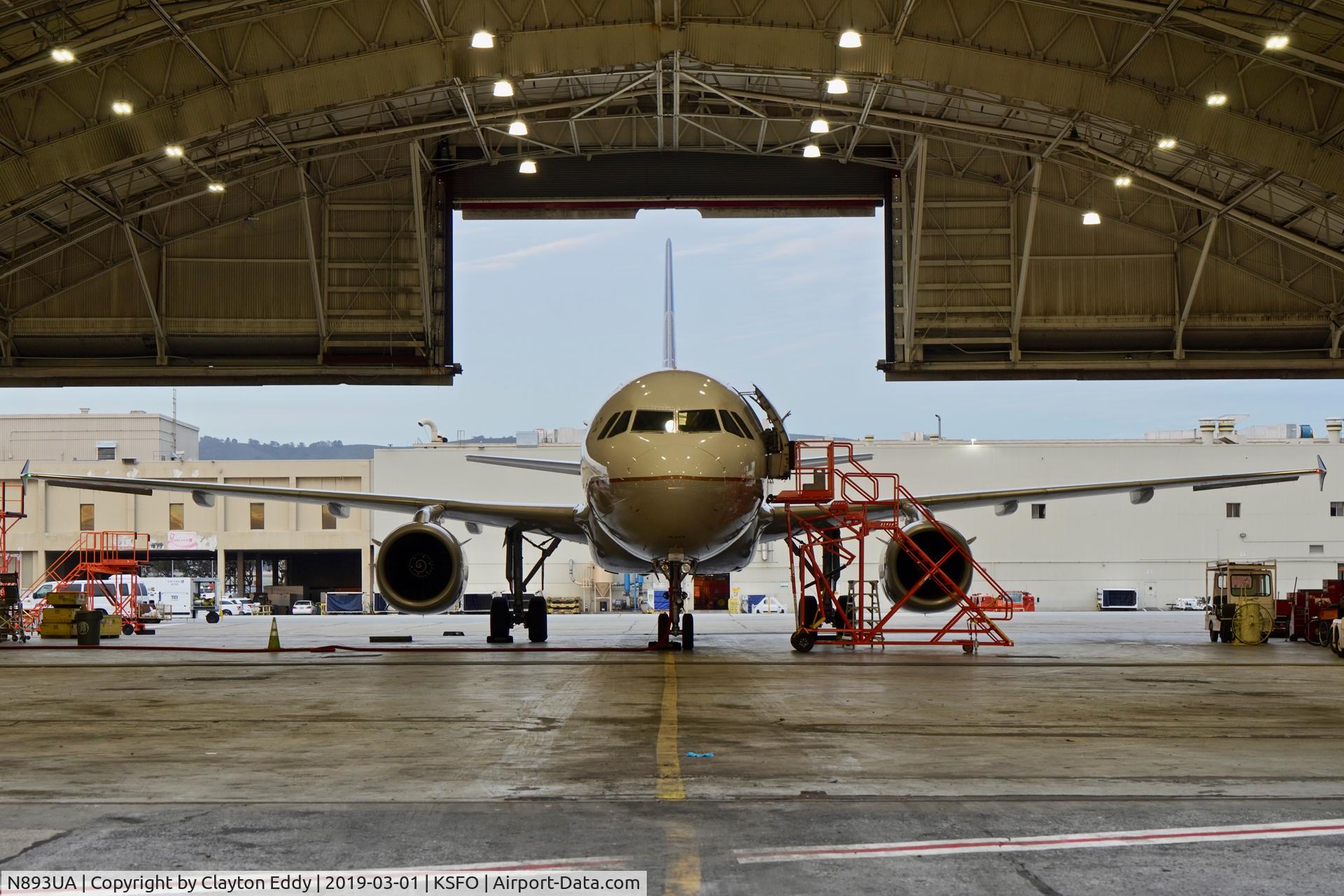 N893UA, 2006 Airbus A319-132 C/N 2948, B29 hangar at SFO 2019.