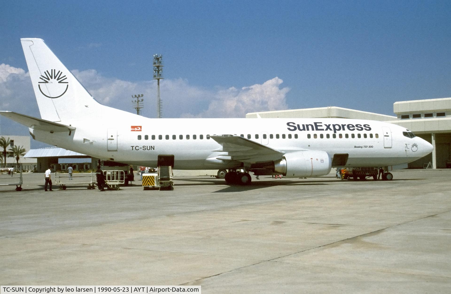TC-SUN, 1990 Boeing 737-3Y0 C/N 24676, Antalya 23.5.1990