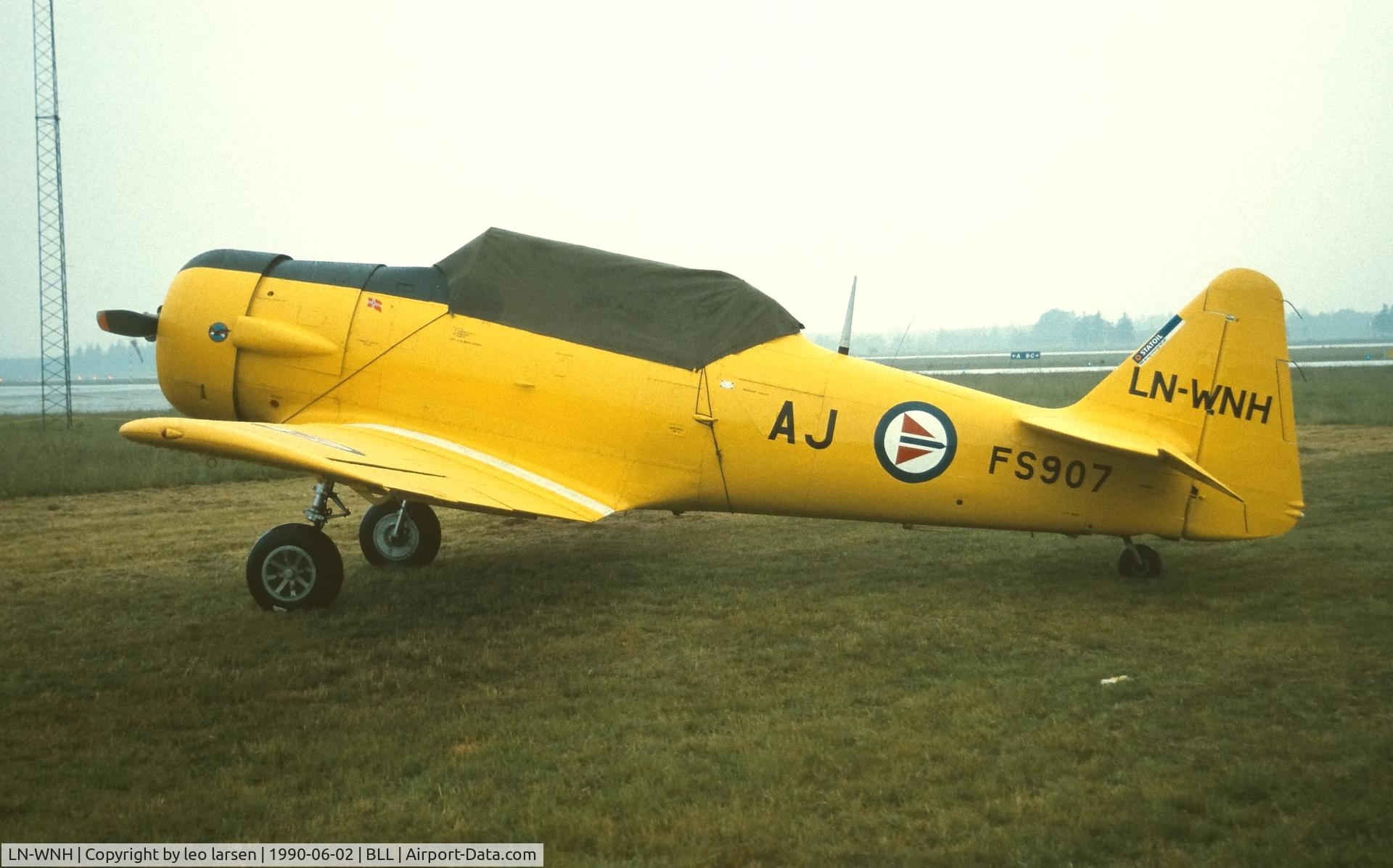 LN-WNH, 1941 North American AT-6D Harvard III C/N 88-14552 (41-33854), Billund 2.6.1990