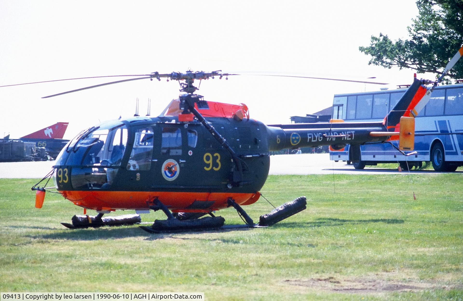 09413, 1985 Bölkov BO -105 CBS C/N S-722, Ängelholm F.10 10.6.1990