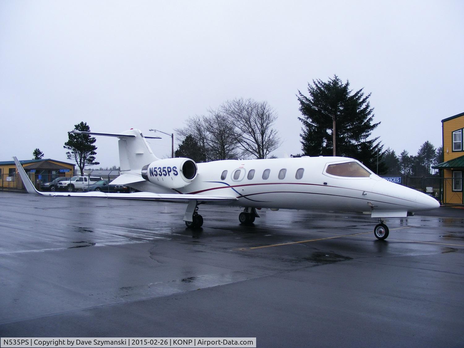 N535PS, 1999 Learjet 31A C/N 087, sitting on the ramp at Newport, Oregon