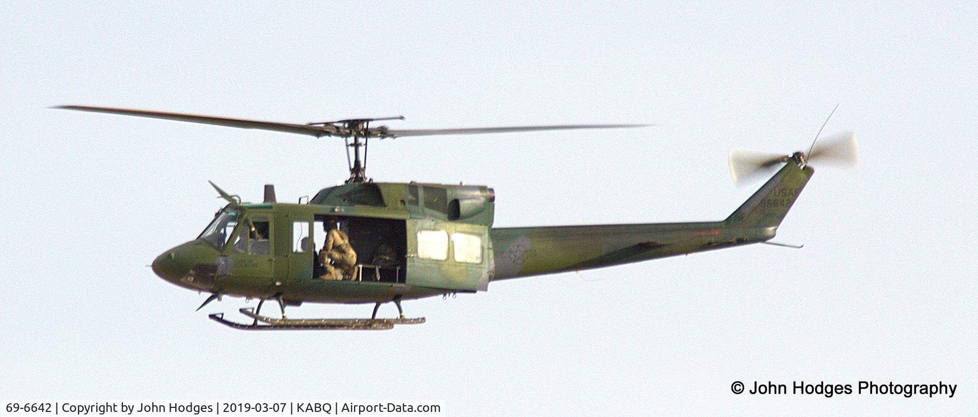 69-6642, Bell UH-1N Iroquois C/N 31048, Coming into Kirtland with PJs on board