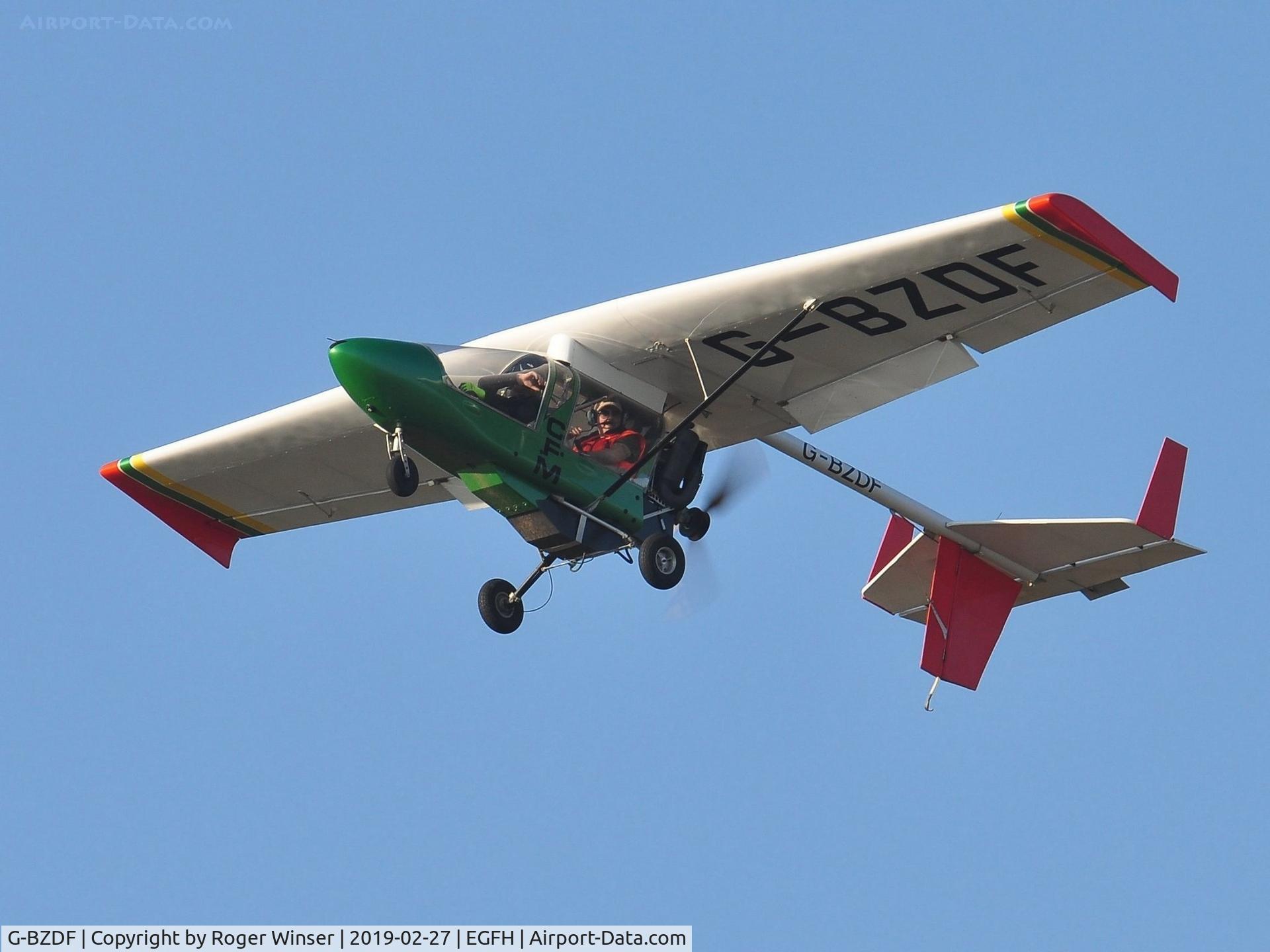 G-BZDF, 2000 CFM Streak Shadow SA C/N PFA 206-12609, Visiting Streak Shadow departing Runway 04.