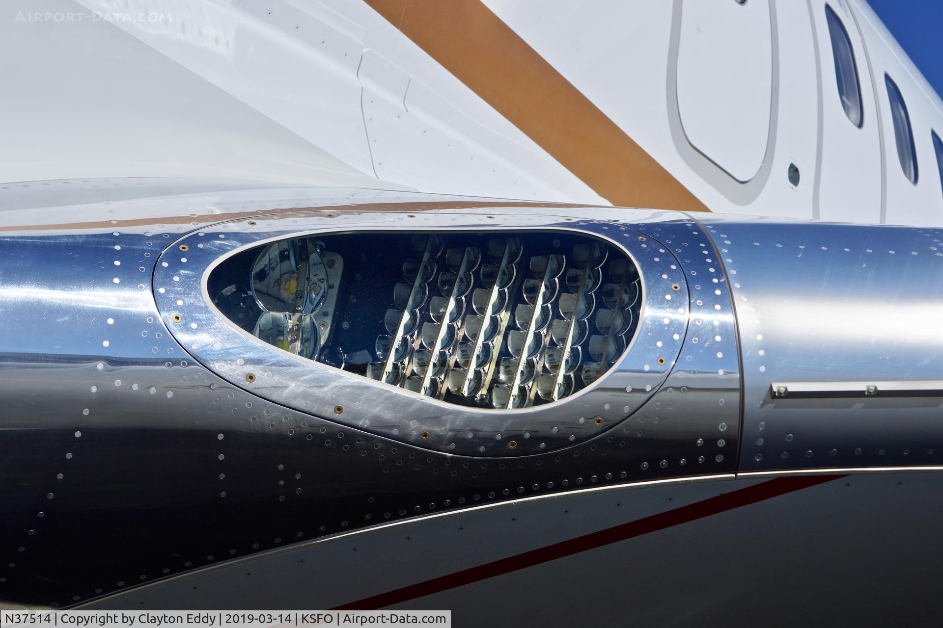 N37514, 2019 Boeing 737-9 MAX C/N 43450, Wing landing light. SFO 2019.
