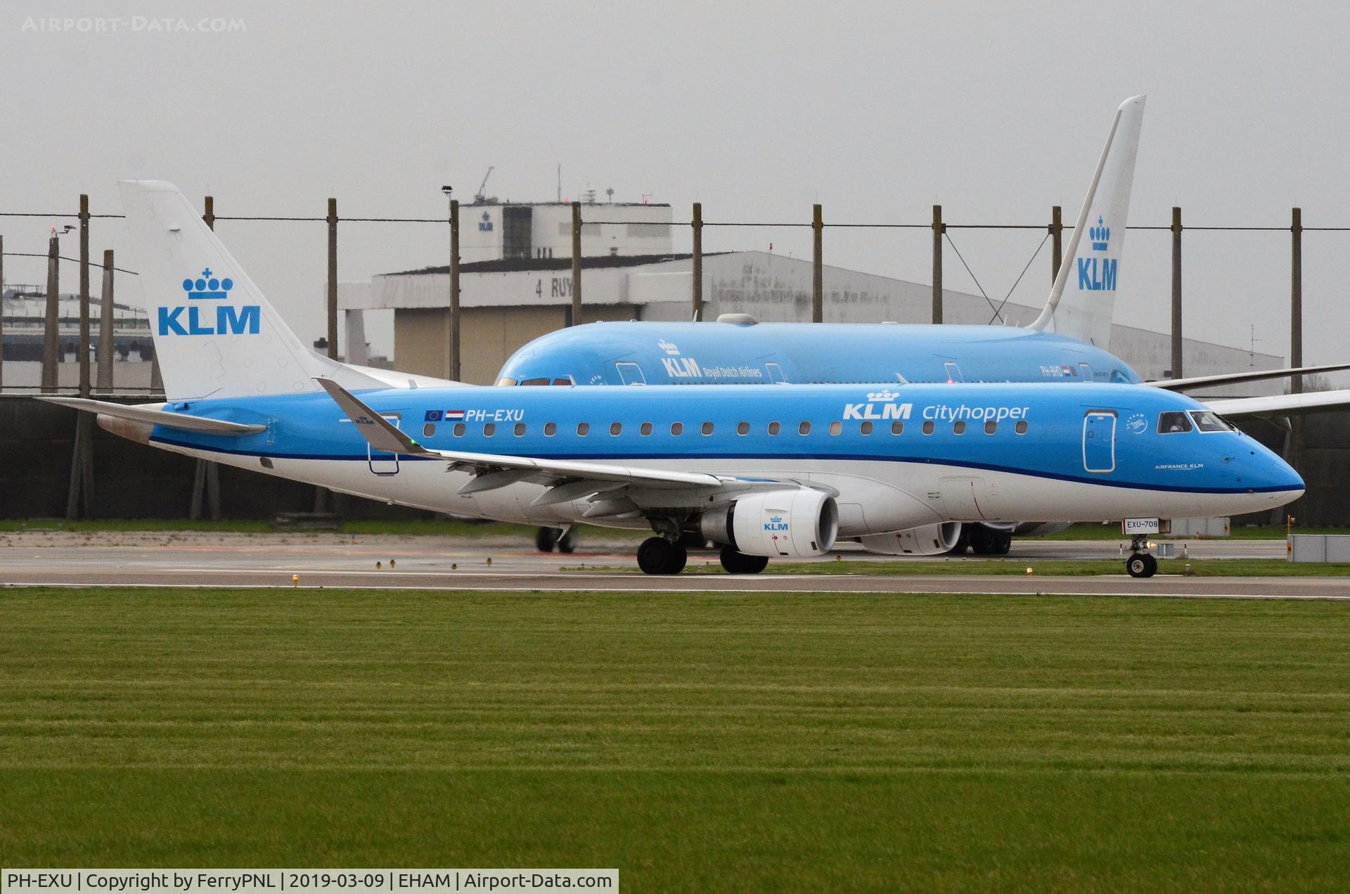 PH-EXU, 2018 Embraer 175STD (ERJ-170-200) C/N 17000708, KLC ERJ175 lining-up