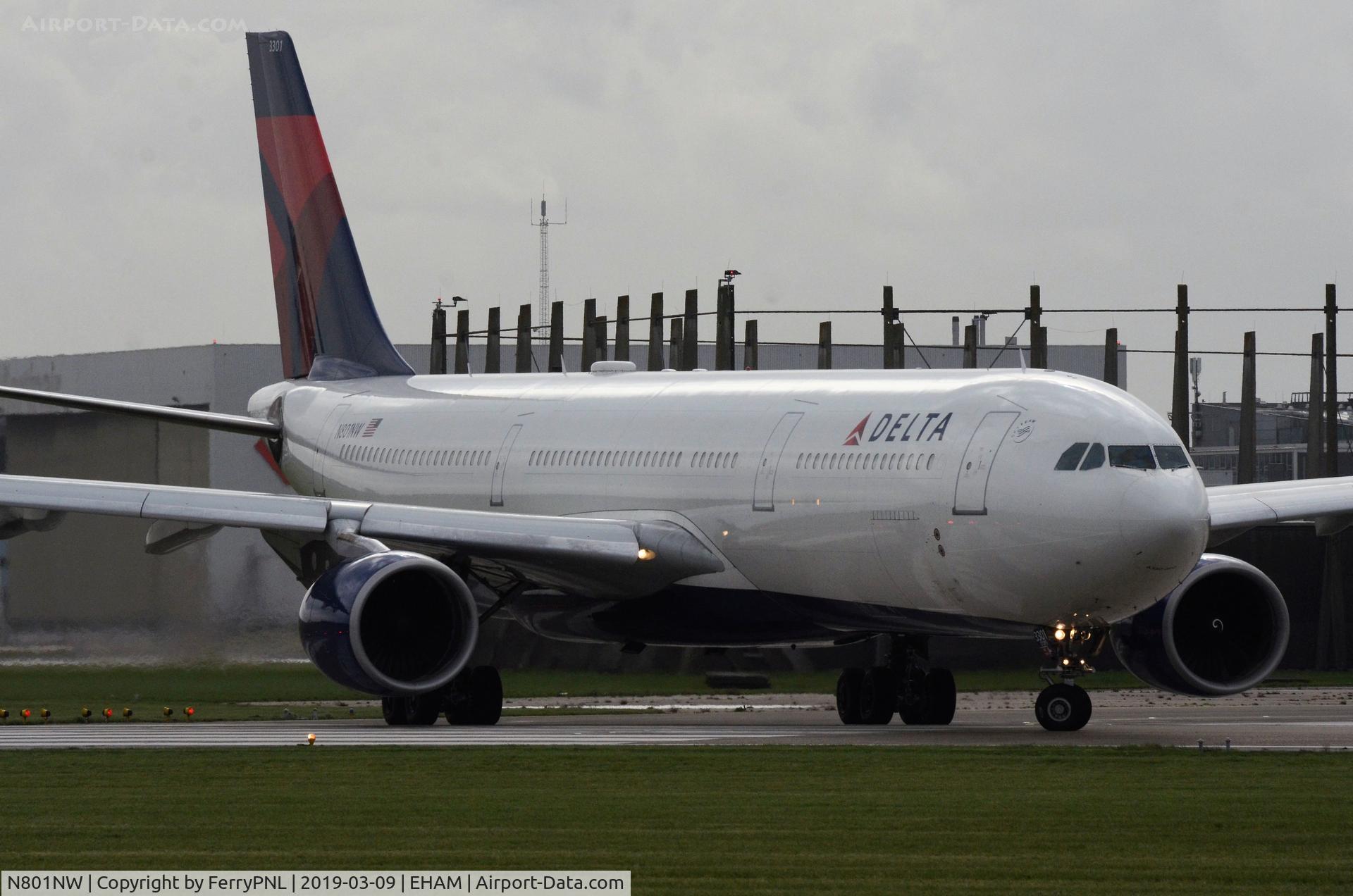 N801NW, 2003 Airbus A330-323 C/N 0524, Delta A333 lining-up
