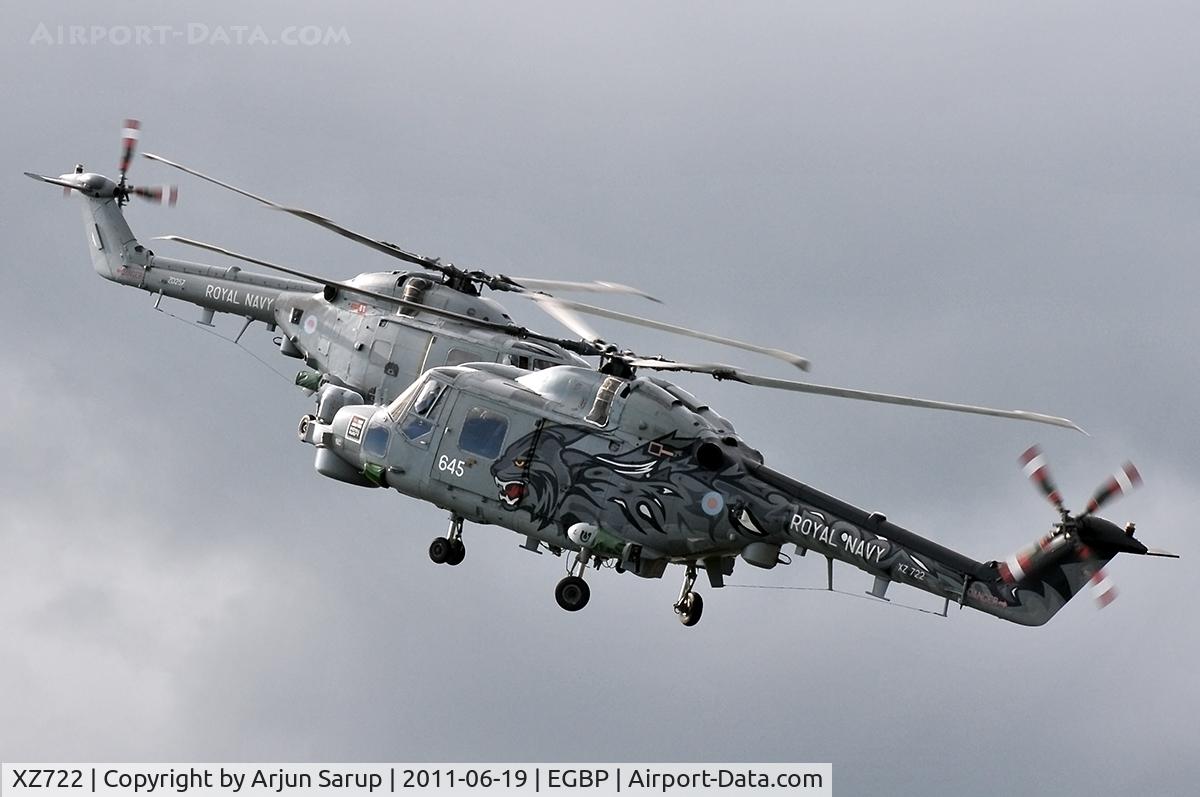 XZ722, 1980 Westland Lynx HMA.8DSP C/N 177, Flying display by the Black Cats.