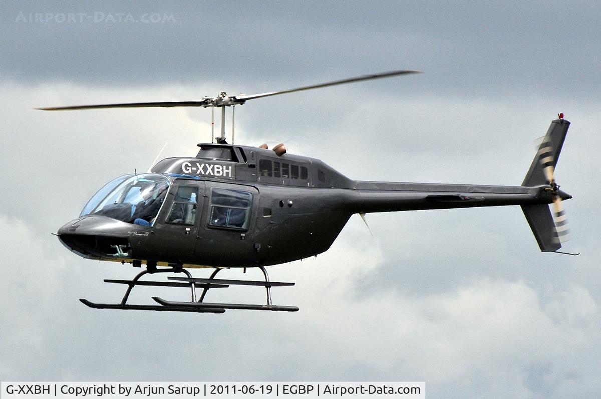 G-XXBH, 1980 Agusta AB-206B-3 JetRanger III C/N 8596, Flying past at Kemble.