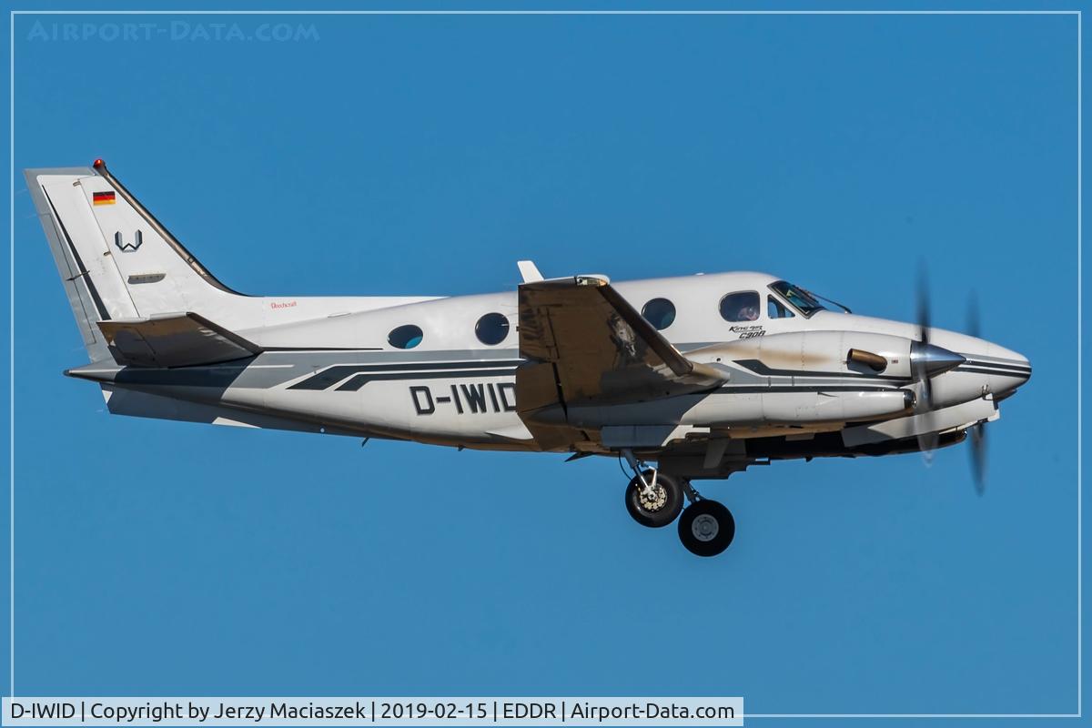 D-IWID, Beech C90A King Air King Air C/N LJ-1450, Beech C90A King Air