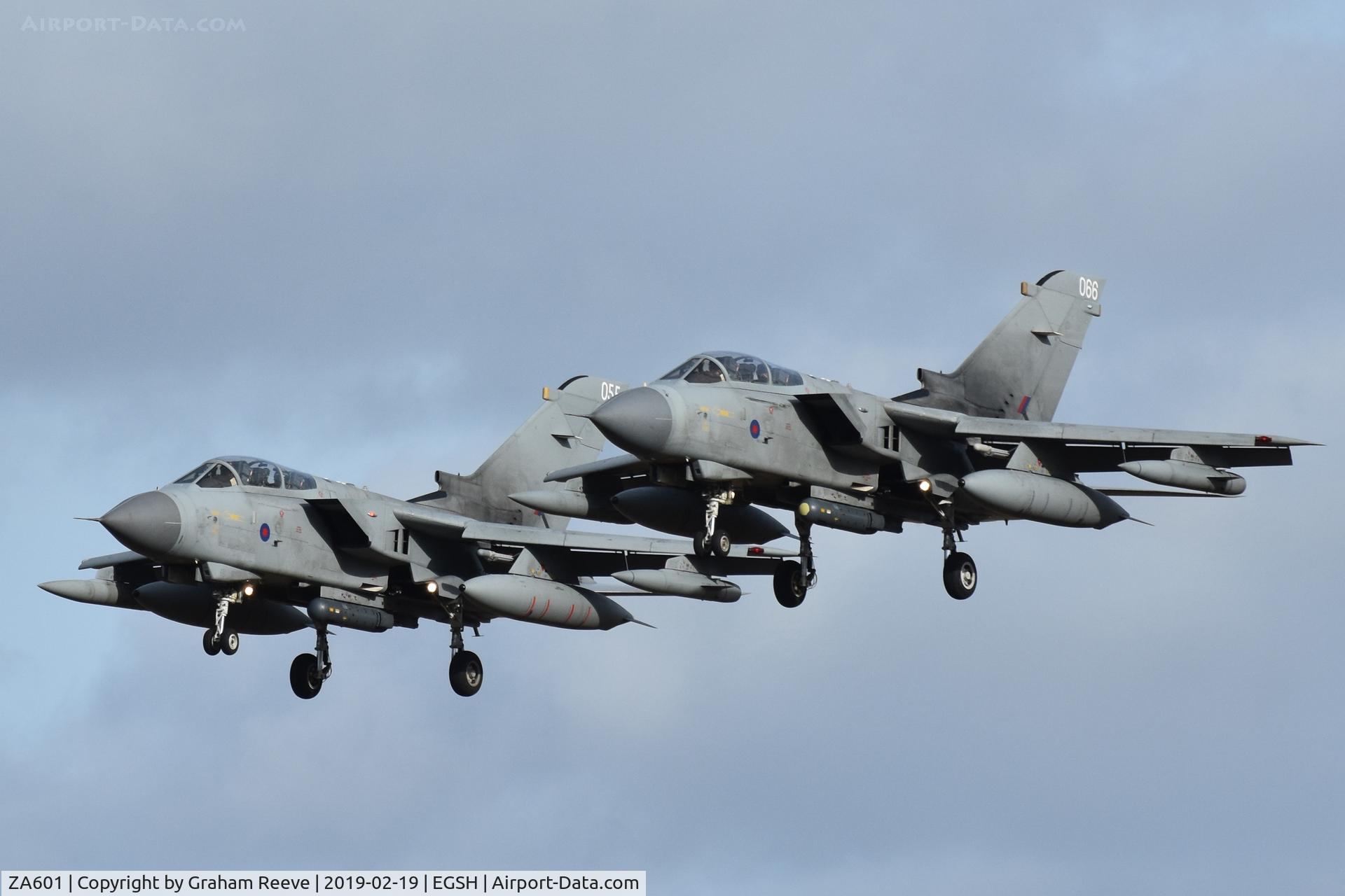 ZA601, 1982 Panavia Tornado GR.4 C/N 124/BS040/3065, On approach to Norwich with ZA587.