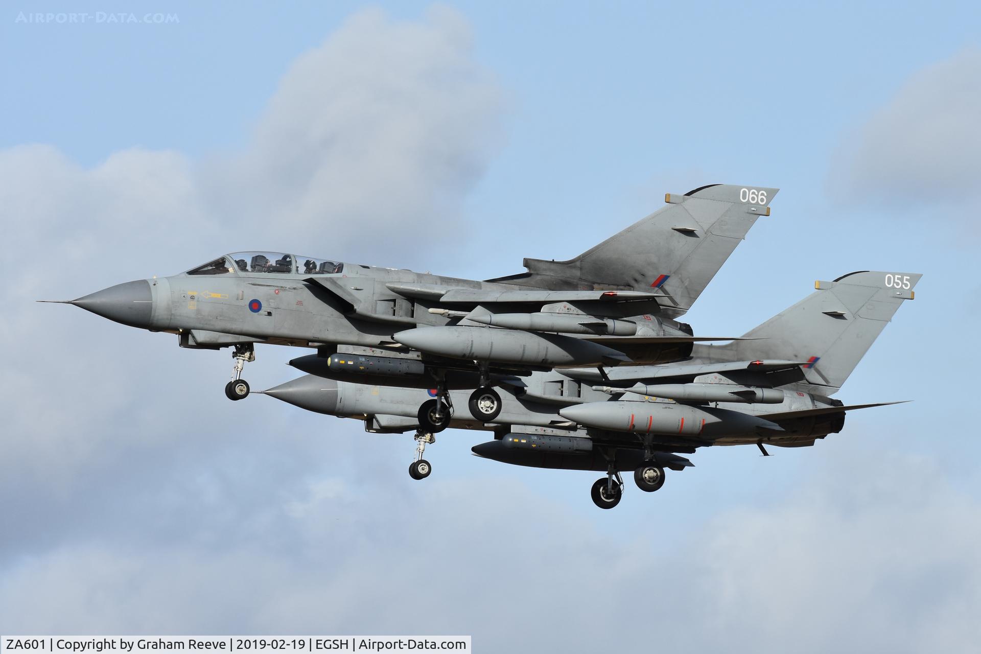 ZA601, 1982 Panavia Tornado GR.4 C/N 124/BS040/3065, On approach to Norwich with ZA587.