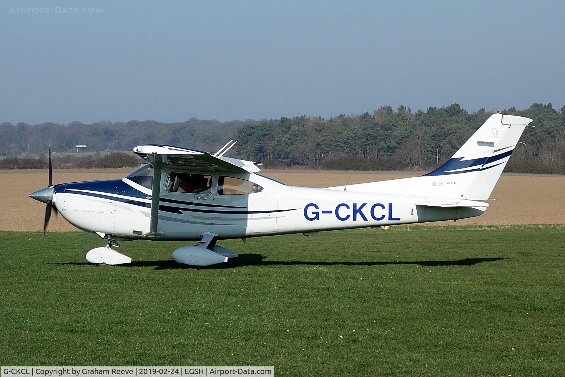 G-CKCL, 2005 Cessna 182T Skylane C/N 18281630, On the ground at Northrepps.