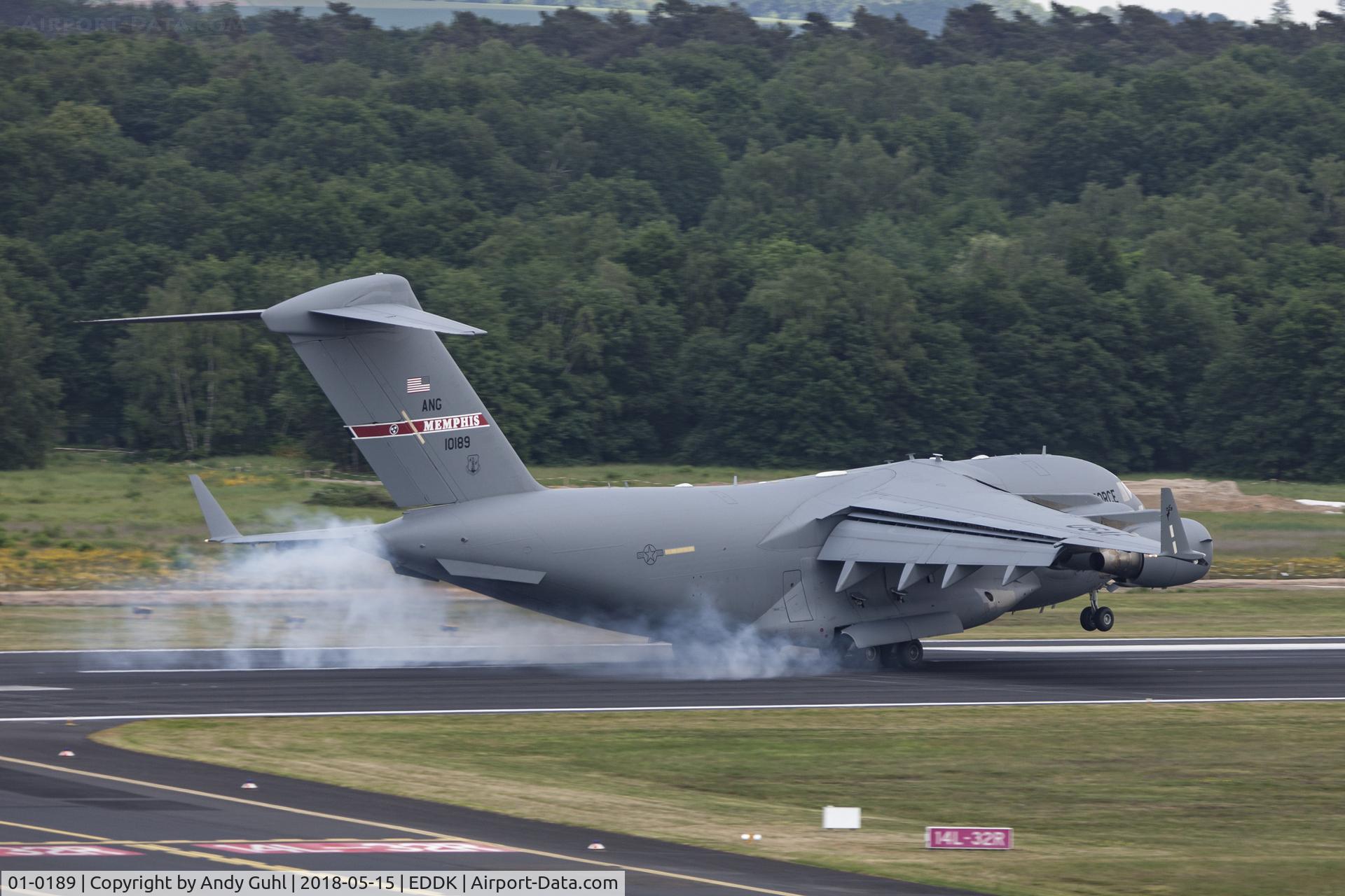 01-0189, 2002 Boeing C-17A Globemaster III C/N P-89, Smokey landing