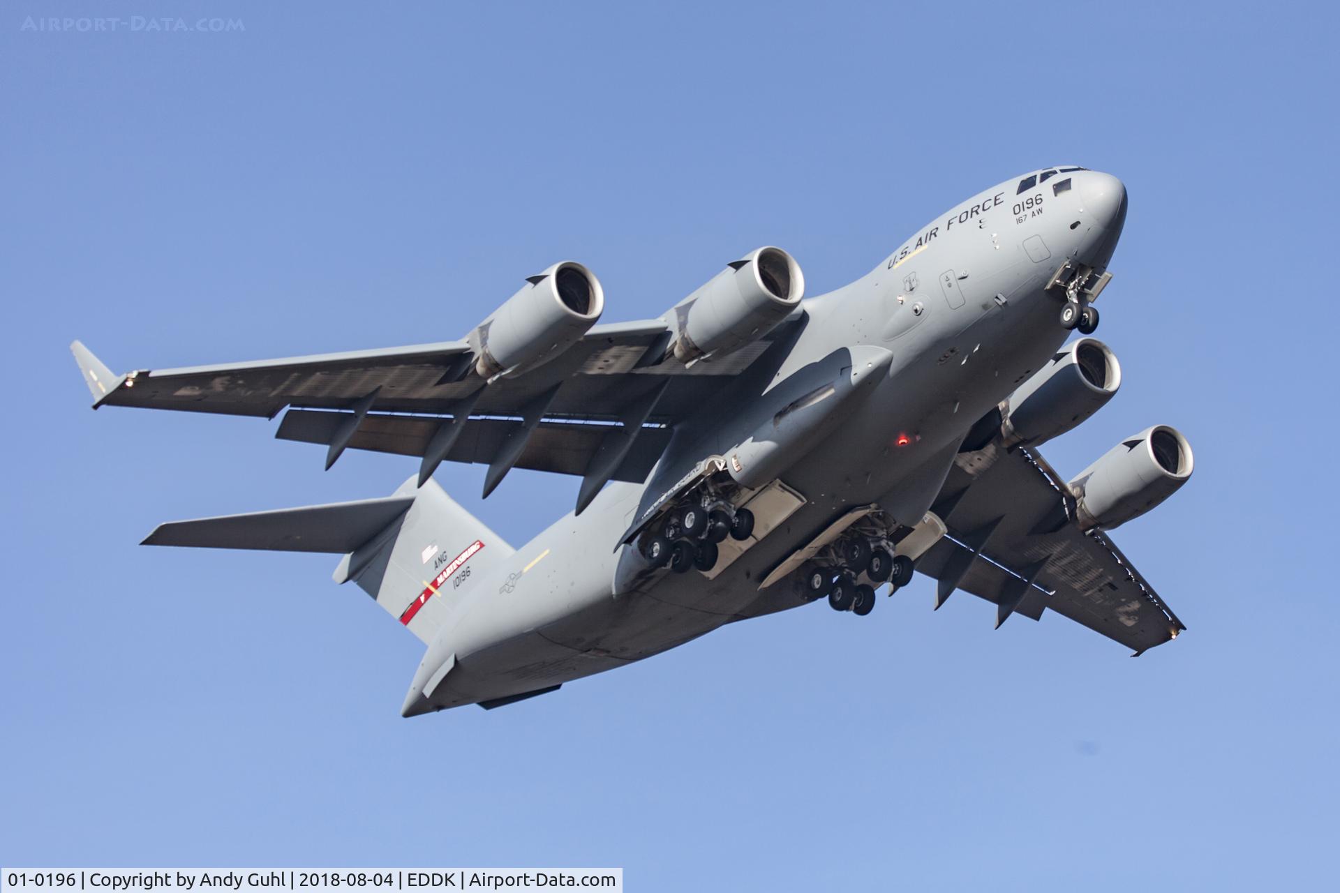 01-0196, 2001 Boeing C-17A Globemaster III C/N 50104/P-96, Final approach to rwy 14L