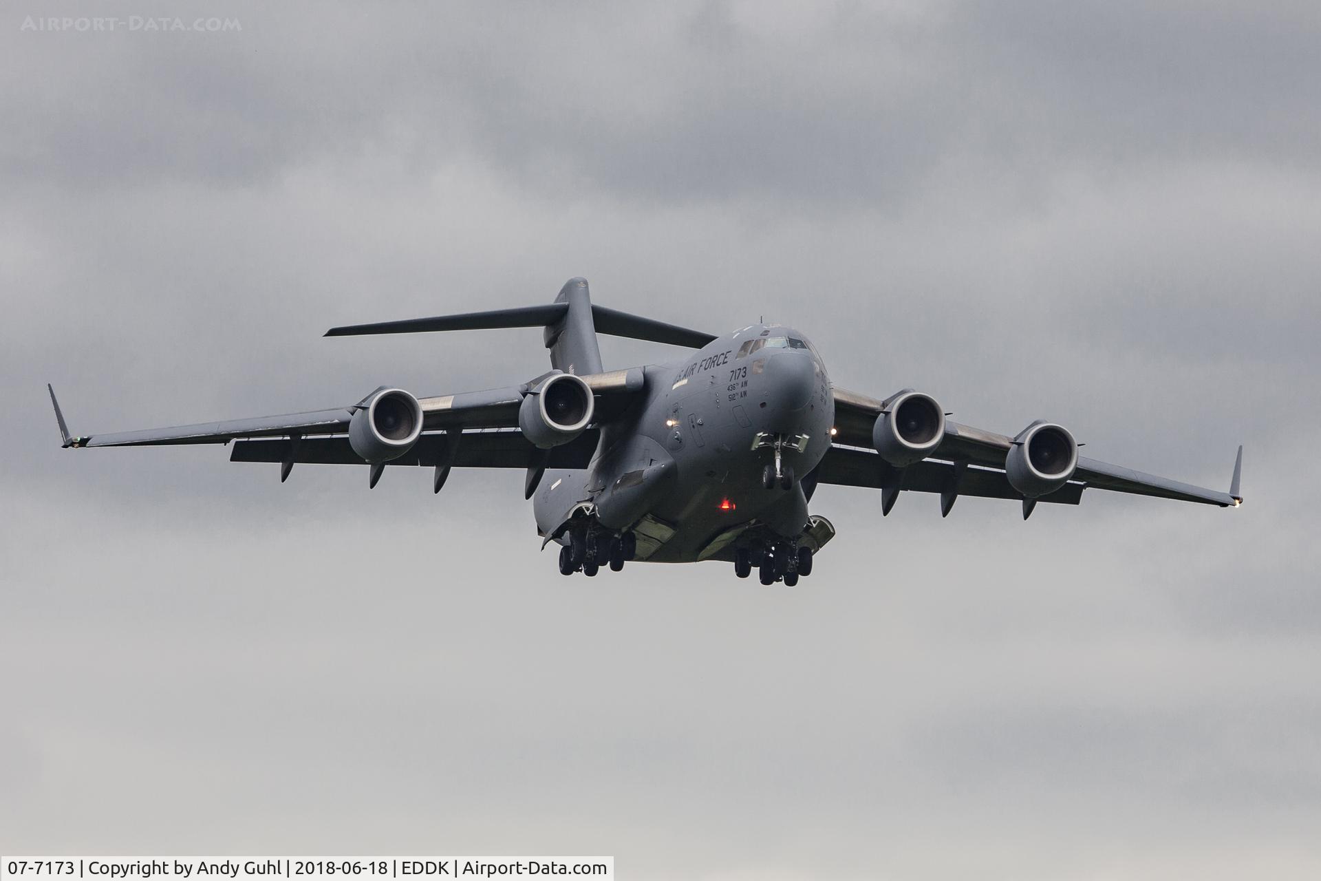 07-7173, 2007 Boeing C-17A Globemaster III C/N P-173, Rainy weather