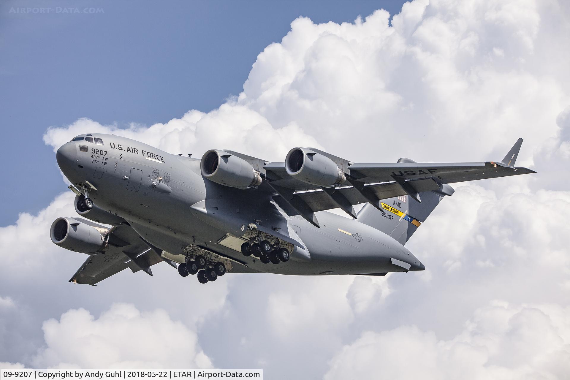 09-9207, 2011 Boeing C-17A Globemaster III C/N P-207, Clouds