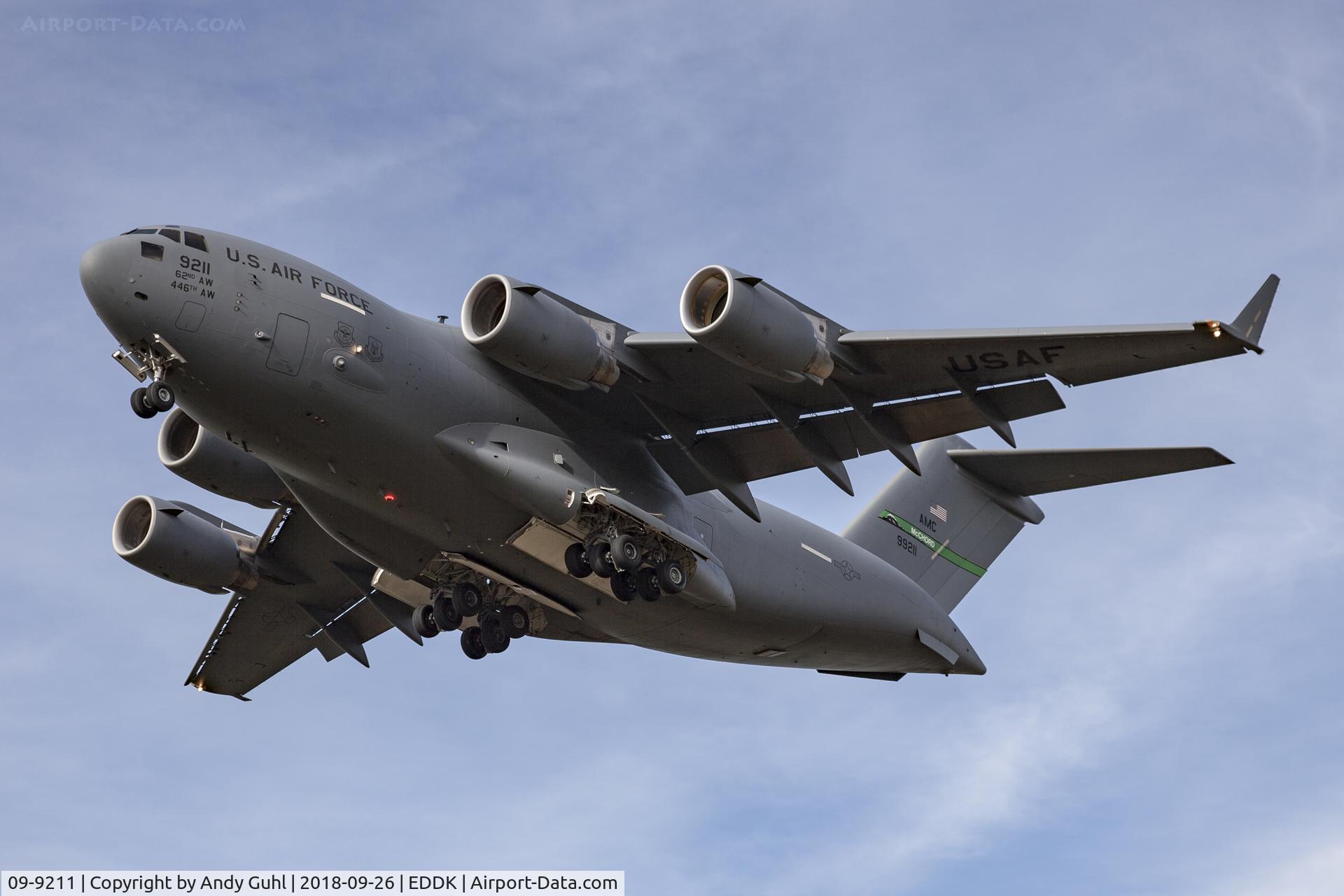 09-9211, 2009 Boeing C-17A Globemaster III C/N P-211, Approach