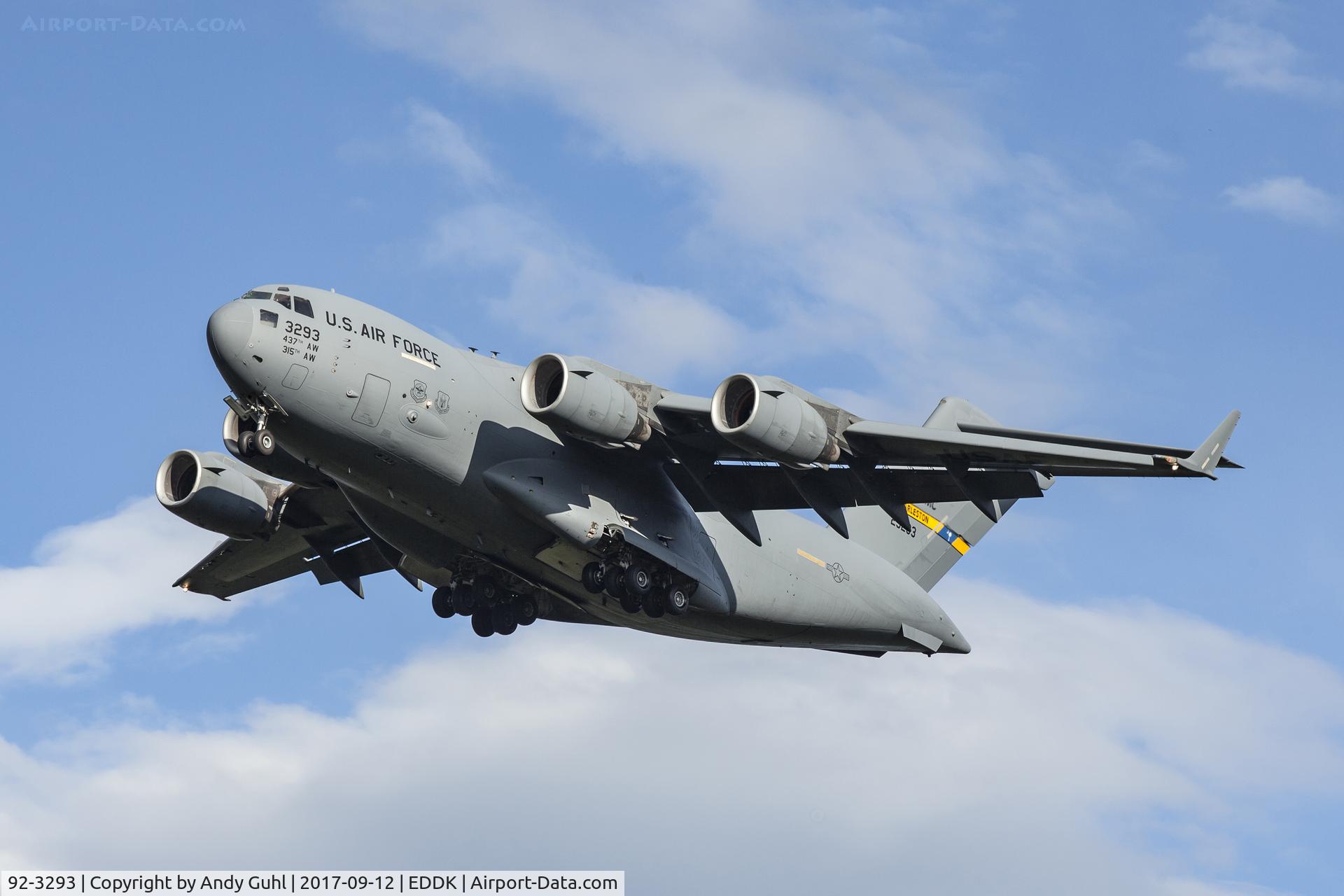 92-3293, 1992 McDonnell Douglas C-17A Globemaster III C/N P-13, Approach