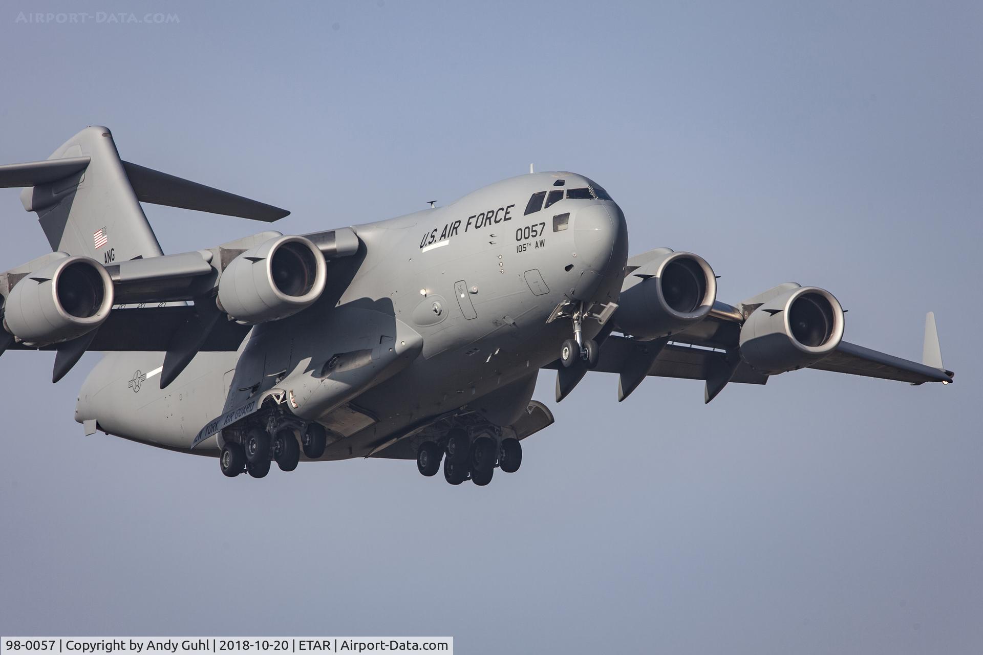98-0057, 1998 Boeing C-17A Globemaster III C/N 50061, Closer