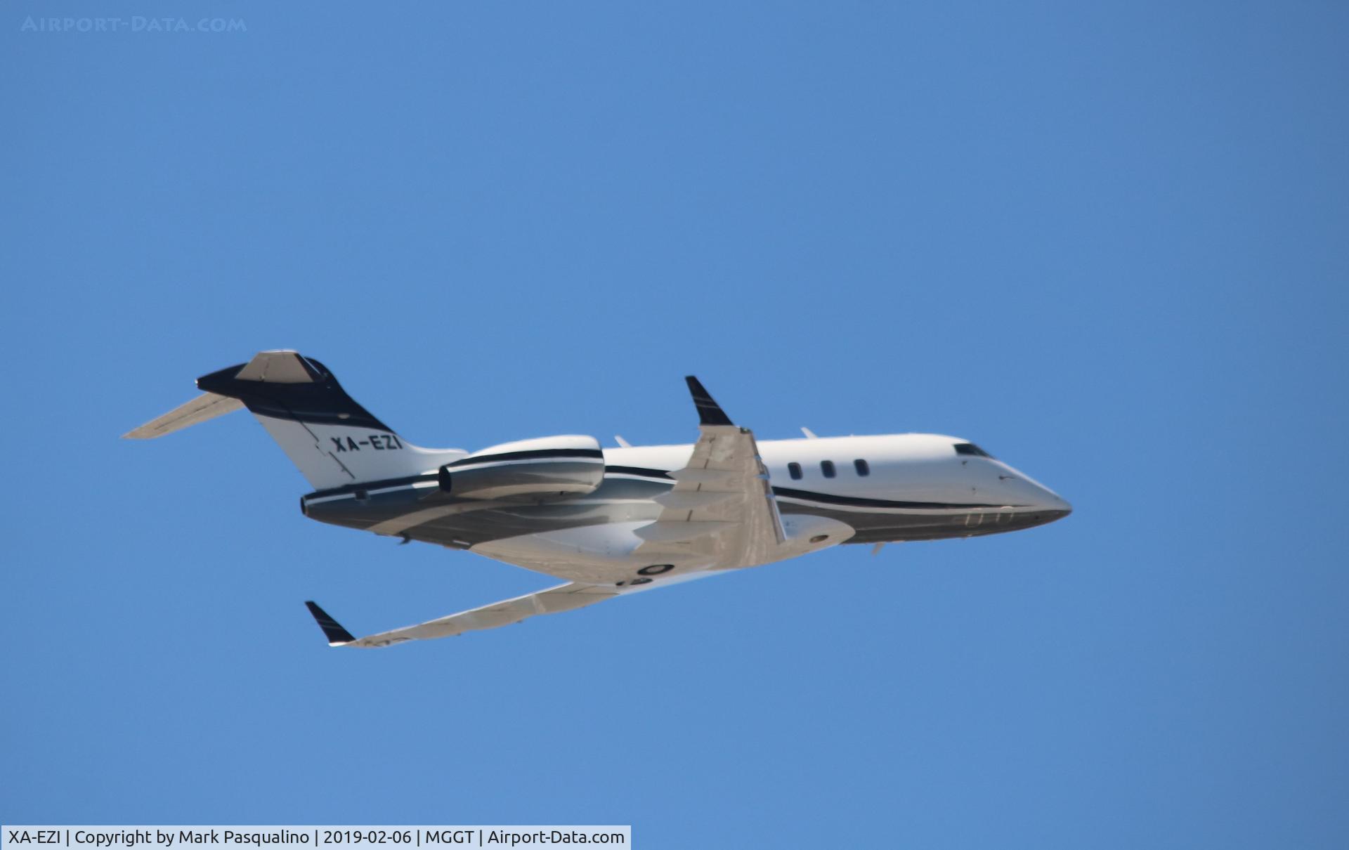 XA-EZI, 2012 Bombardier Challenger 300 (BD-100-1A10) C/N 20367, Challenger 300