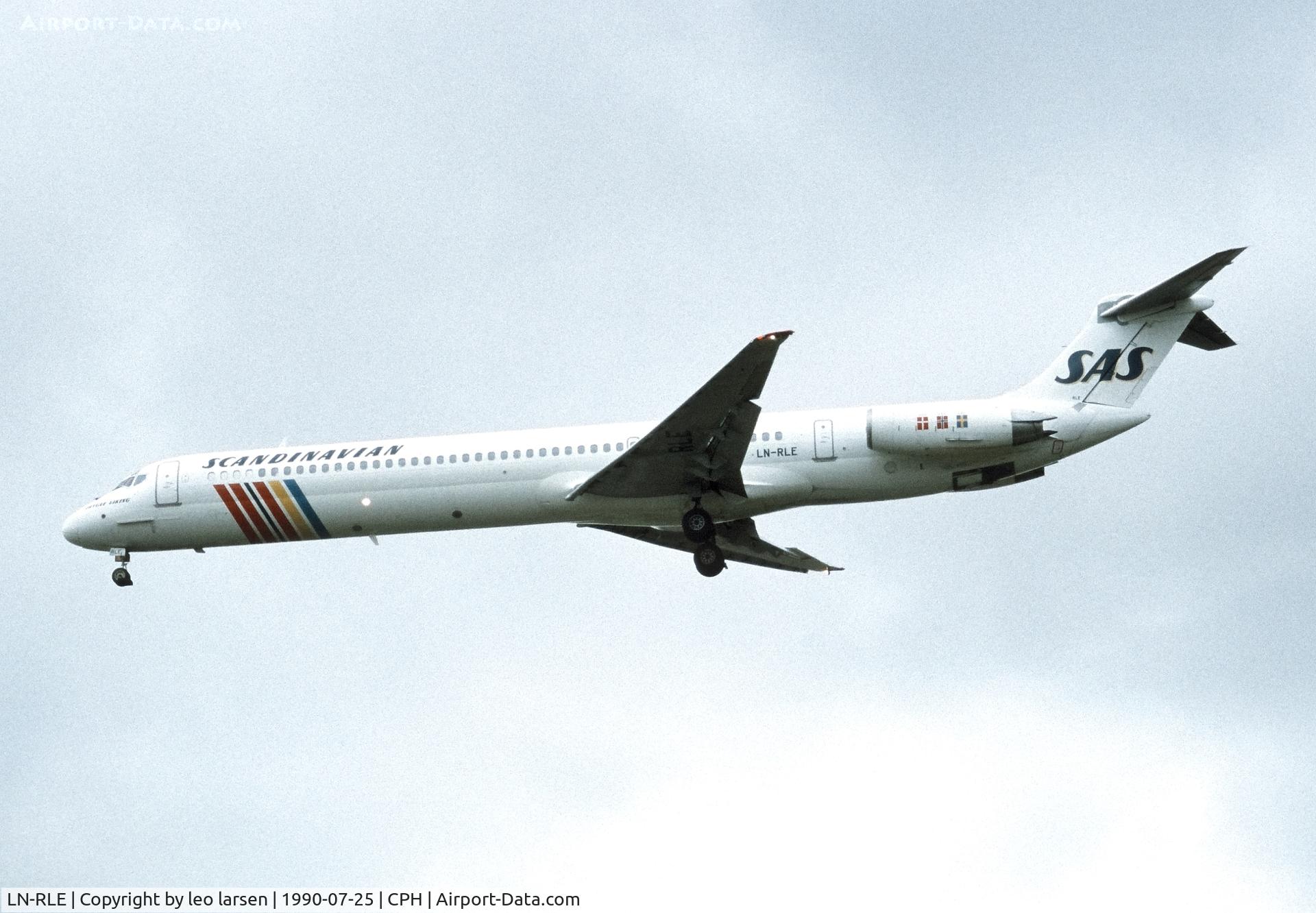 LN-RLE, 1985 McDonnell Douglas MD-82 (DC-9-82) C/N 49382, Copenhagen 25.7.1990 in old c/s and old tailcone.