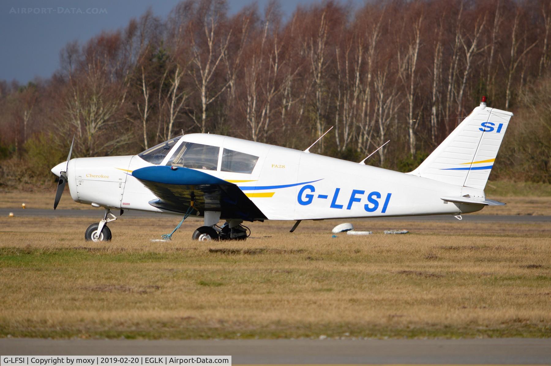 G-LFSI, 1970 Piper PA-28-140 Cherokee C/N 28-26850, Piper PA-28-140 Cherokee at Blackbushe.
