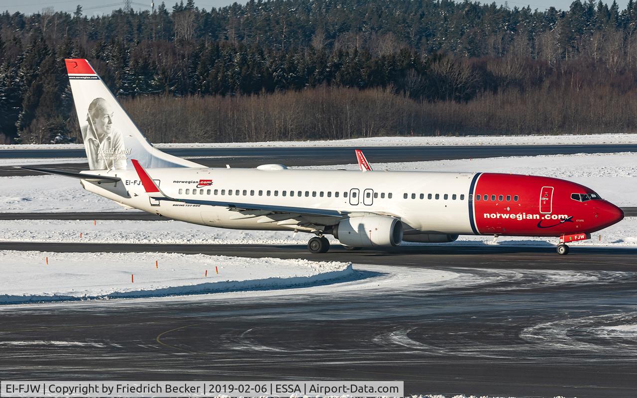 EI-FJW, 2016 Boeing 737-8JP C/N 42286, taxying tio the active RW26