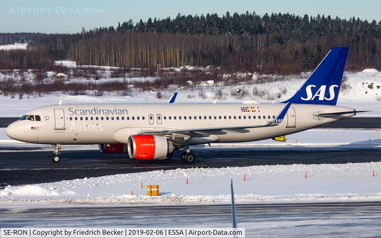 SE-RON, 2018 Airbus A320-251N C/N 8404, taxying to the gate