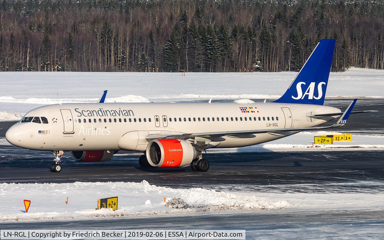 LN-RGL, 2016 Airbus A320-251NEO C/N 7290, taxying to the gate