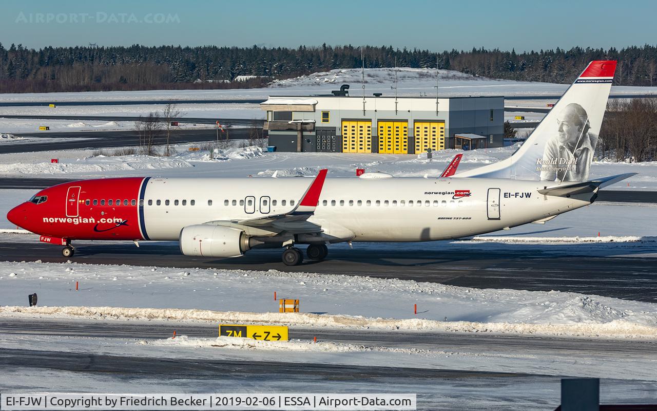 EI-FJW, 2016 Boeing 737-8JP C/N 42286, taxying to the gate