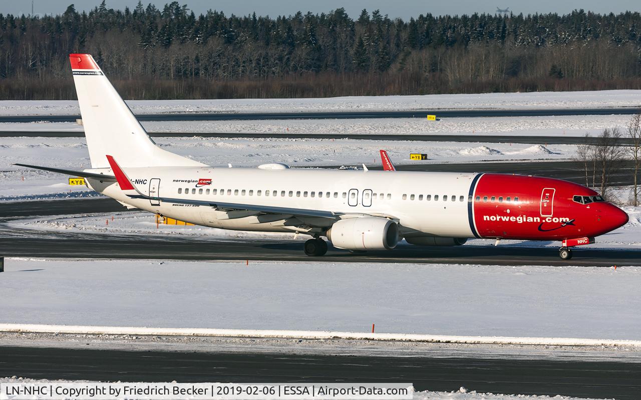 LN-NHC, 2014 Boeing 737-8JP C/N 41128, taxying to the active