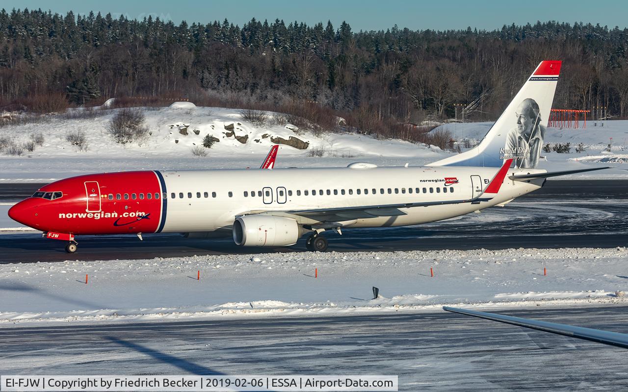 EI-FJW, 2016 Boeing 737-8JP C/N 42286, taxying to the gate