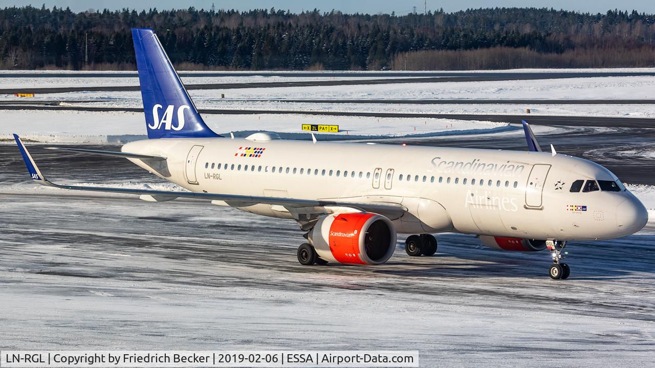 LN-RGL, 2016 Airbus A320-251NEO C/N 7290, taxying to the gate