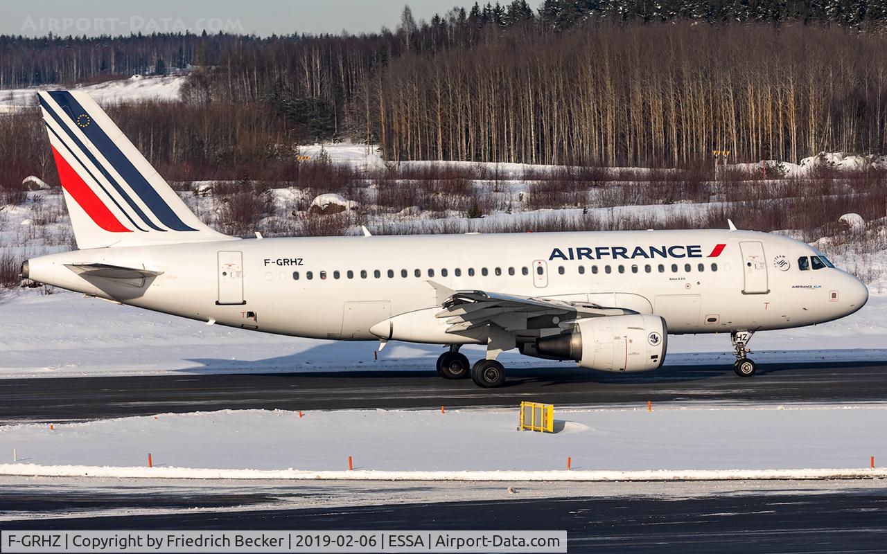 F-GRHZ, 2001 Airbus A319-111 C/N 1622, taxying to the active RW26