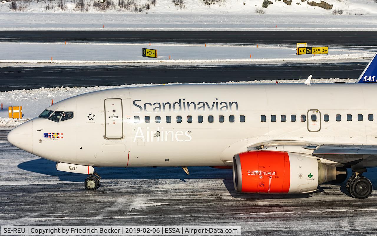 SE-REU, 2002 Boeing 737-76N C/N 33005, taxying to the active RW26