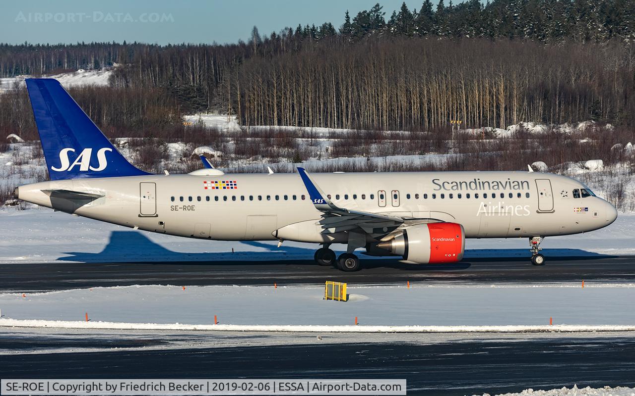 SE-ROE, 2017 Airbus A320-251N C/N 7791, taxying to the active RW26
