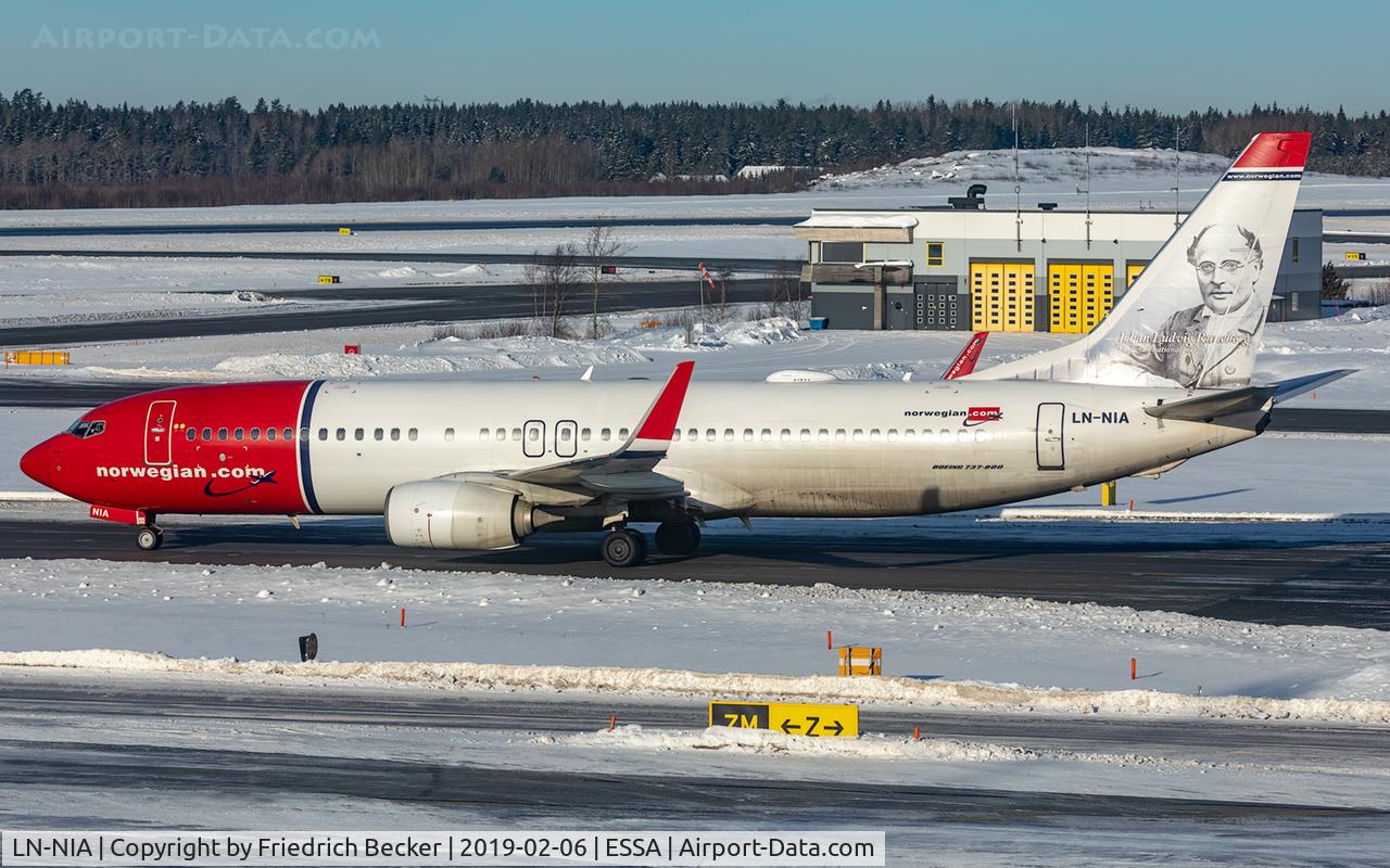 LN-NIA, 2012 Boeing 737-8JP C/N 39444, taxying to the gate