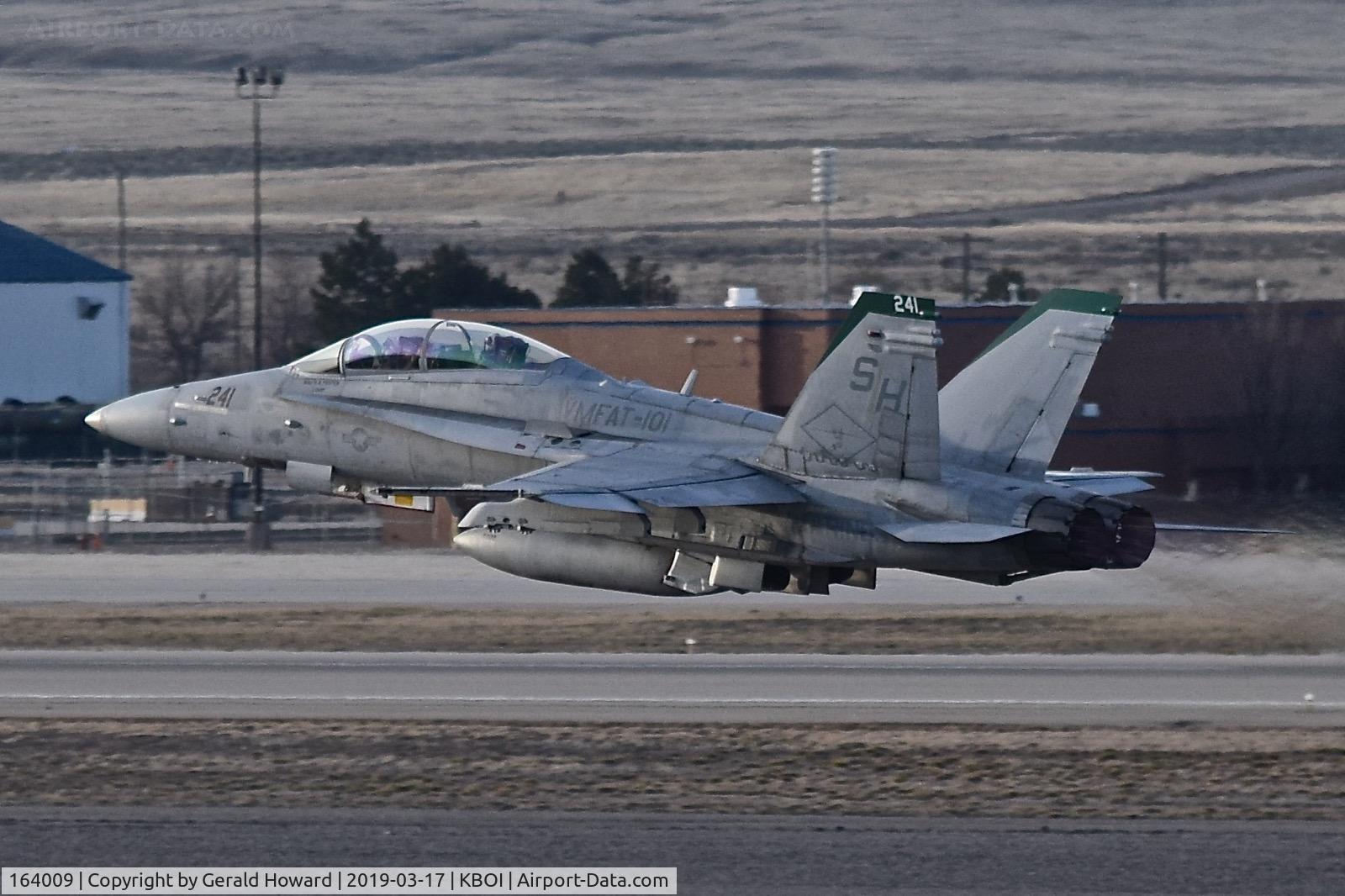164009, McDonnell Douglas F/A-18D Hornet C/N 891/D039, Take off from RWY 10L.  VMFAT-101 