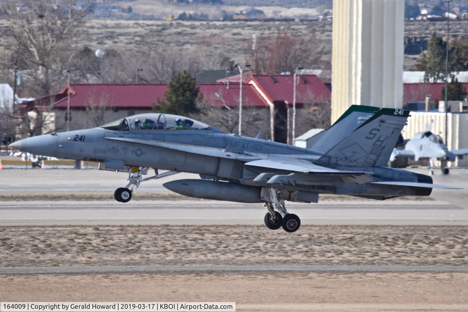 164009, McDonnell Douglas F/A-18D Hornet C/N 891/D039, Take off from RWY 10L.  VMFAT-101 