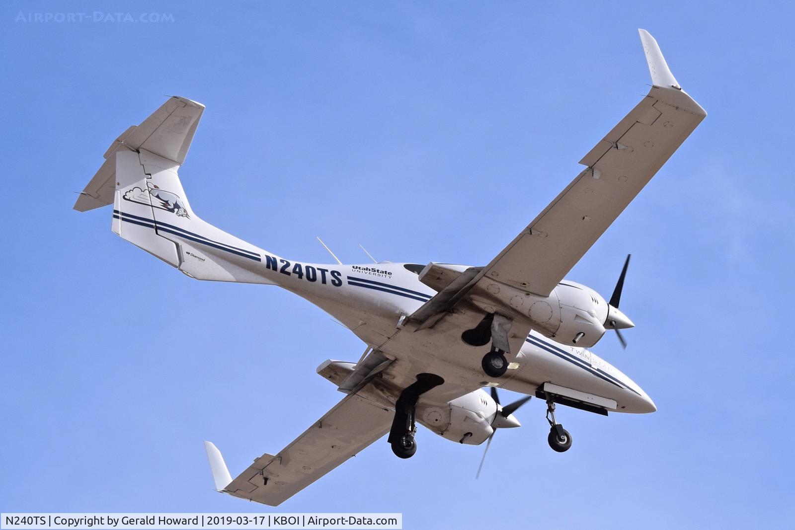 N240TS, 2005 Diamond DA-42 Twin Star C/N 42.072, Landing RWY 10L.