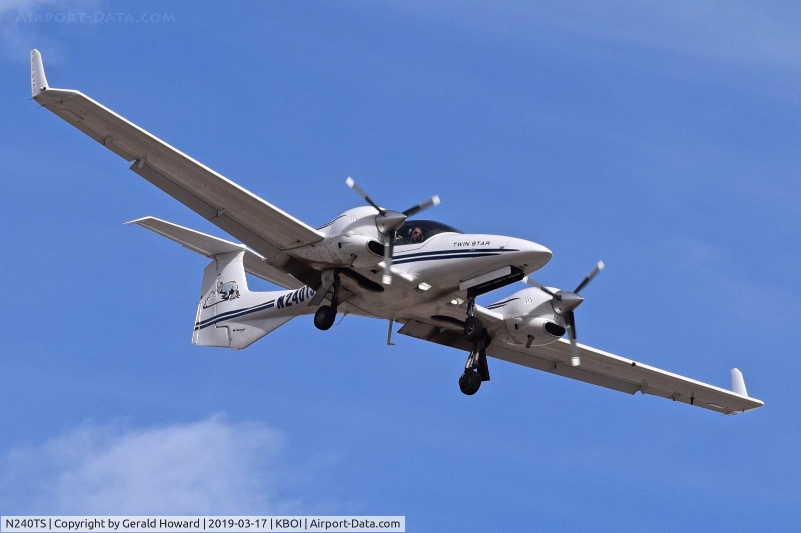 N240TS, 2005 Diamond DA-42 Twin Star C/N 42.072, Landing RWY 10L.