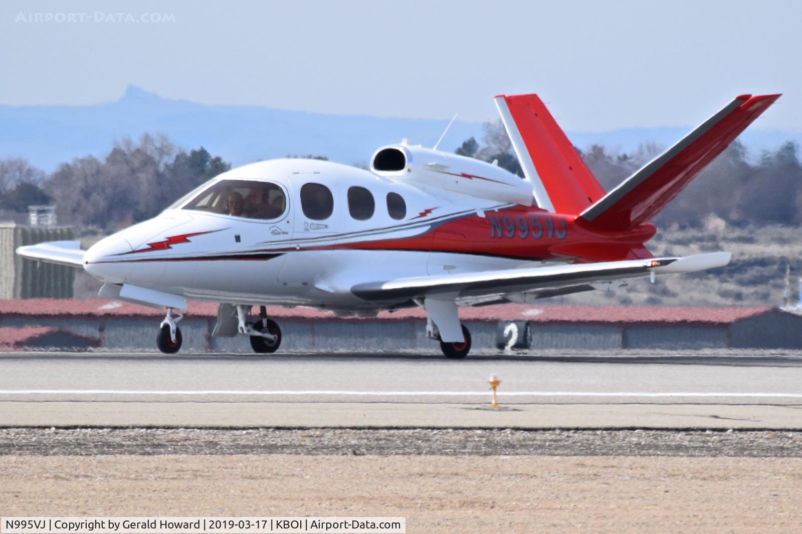 N995VJ, 2018 Cirrus SF50 Vision C/N 0059, Take off run on RWY 10L.