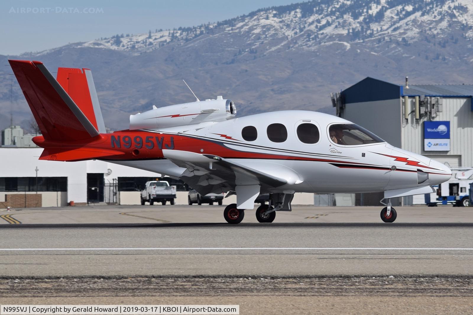 N995VJ, 2018 Cirrus SF50 Vision C/N 0059, Landing roll out on RWY 10L.