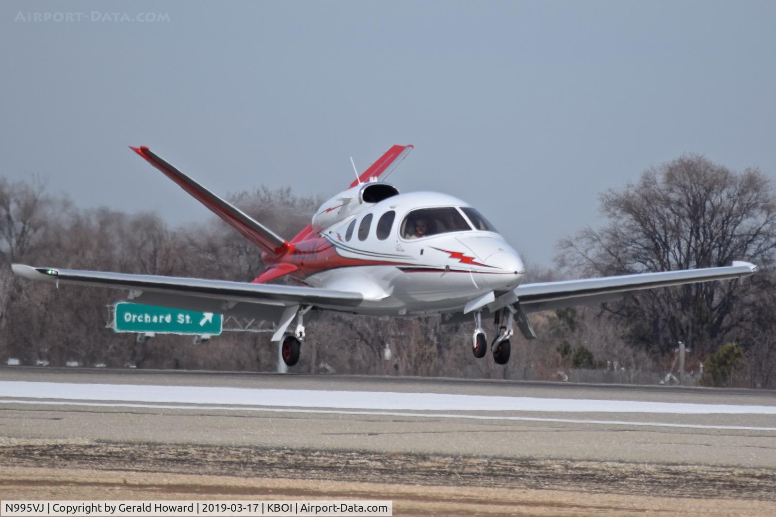 N995VJ, 2018 Cirrus SF50 Vision C/N 0059, Landing RWY 10L.