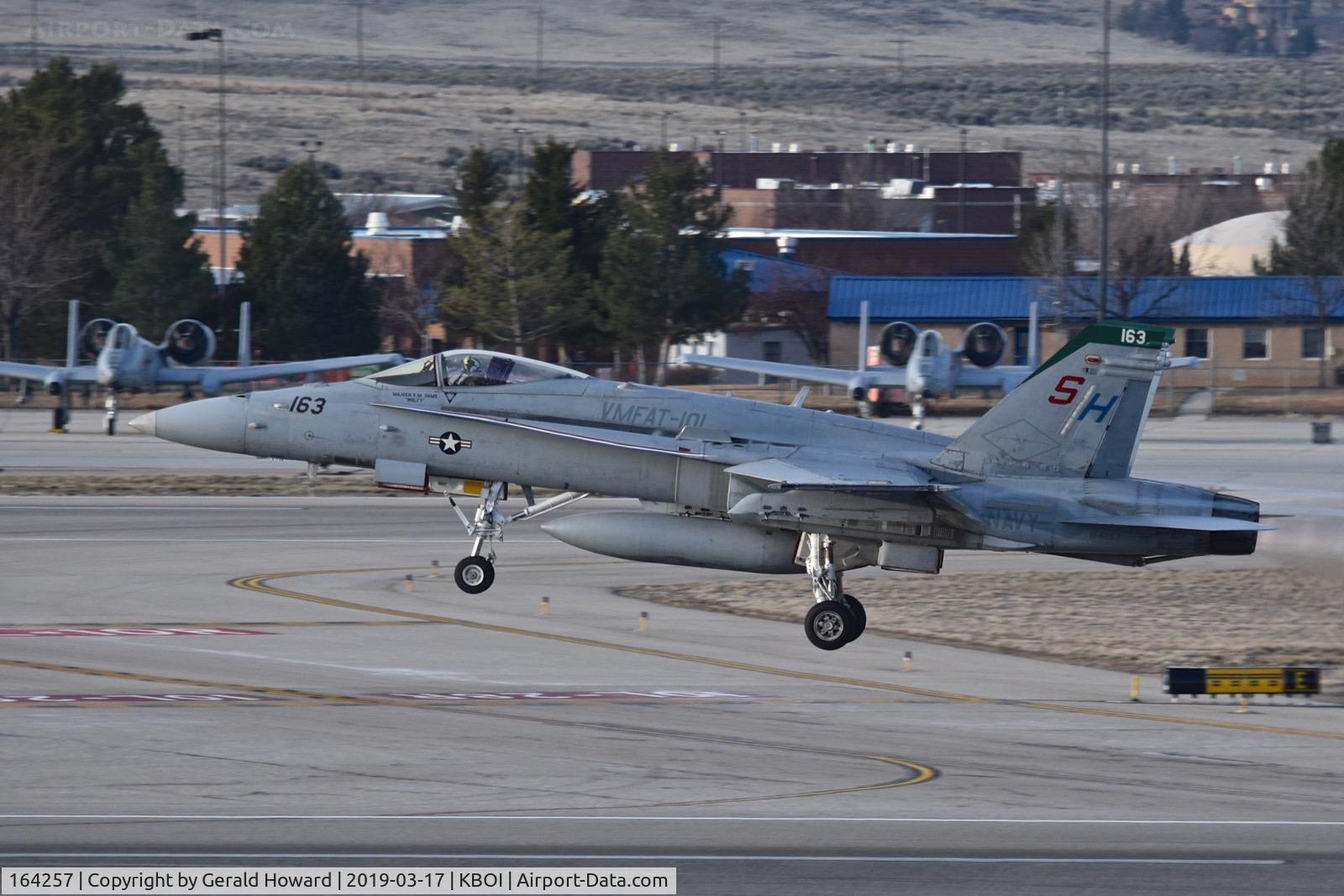 164257, McDonnell Douglas F/A-18C Hornet C/N 1020/C238, Take off from RWY 10L. VMFAT-101 