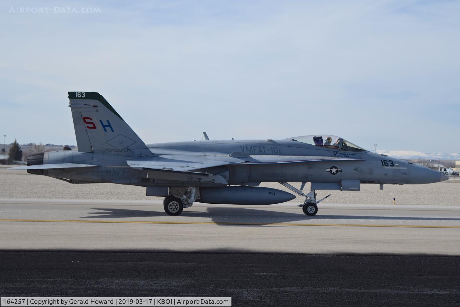 164257, McDonnell Douglas F/A-18C Hornet C/N 1020/C238, Taxiing on Alpha.