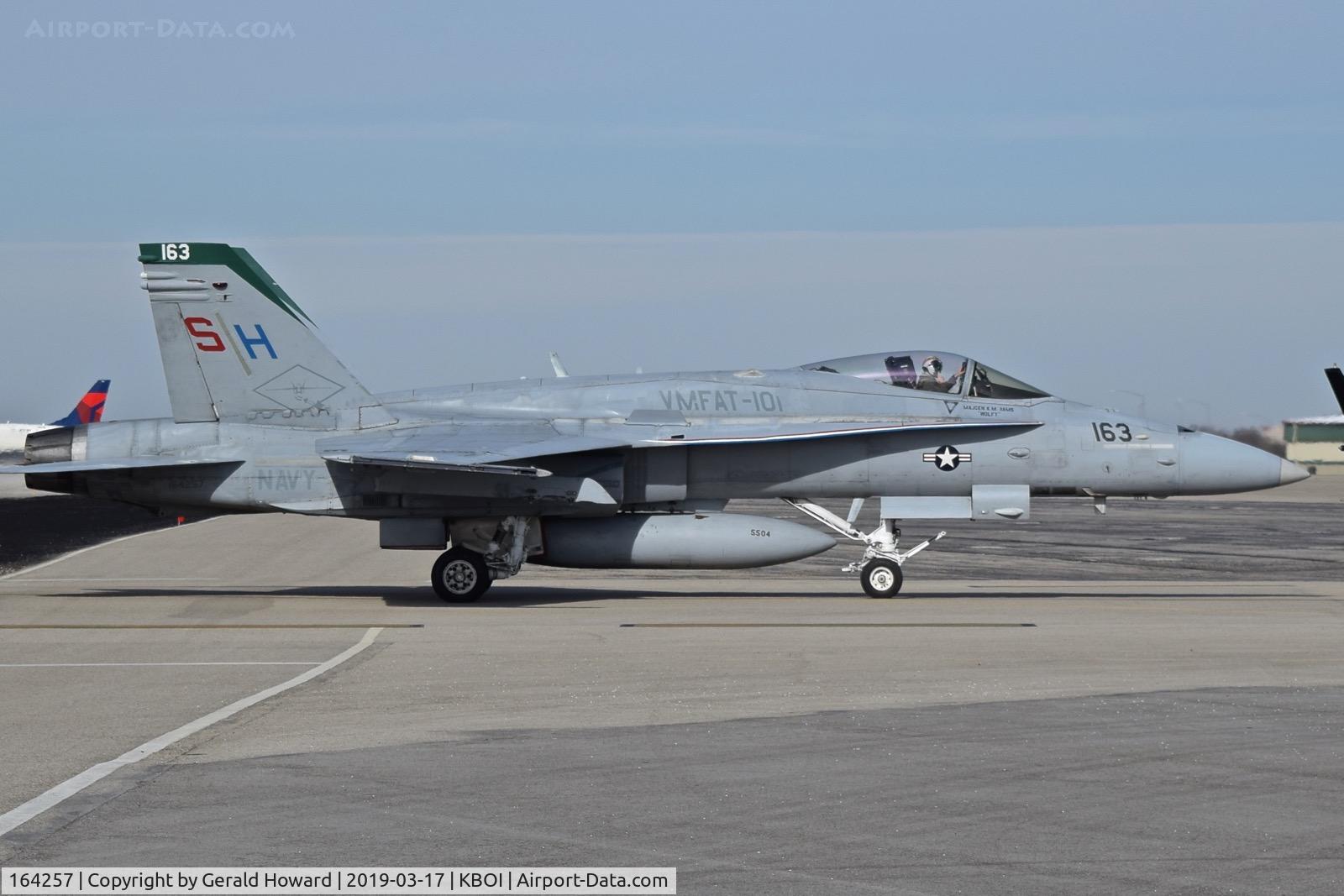 164257, McDonnell Douglas F/A-18C Hornet C/N 1020/C238, Turning onto north GA ramp.  VMFAT-101 