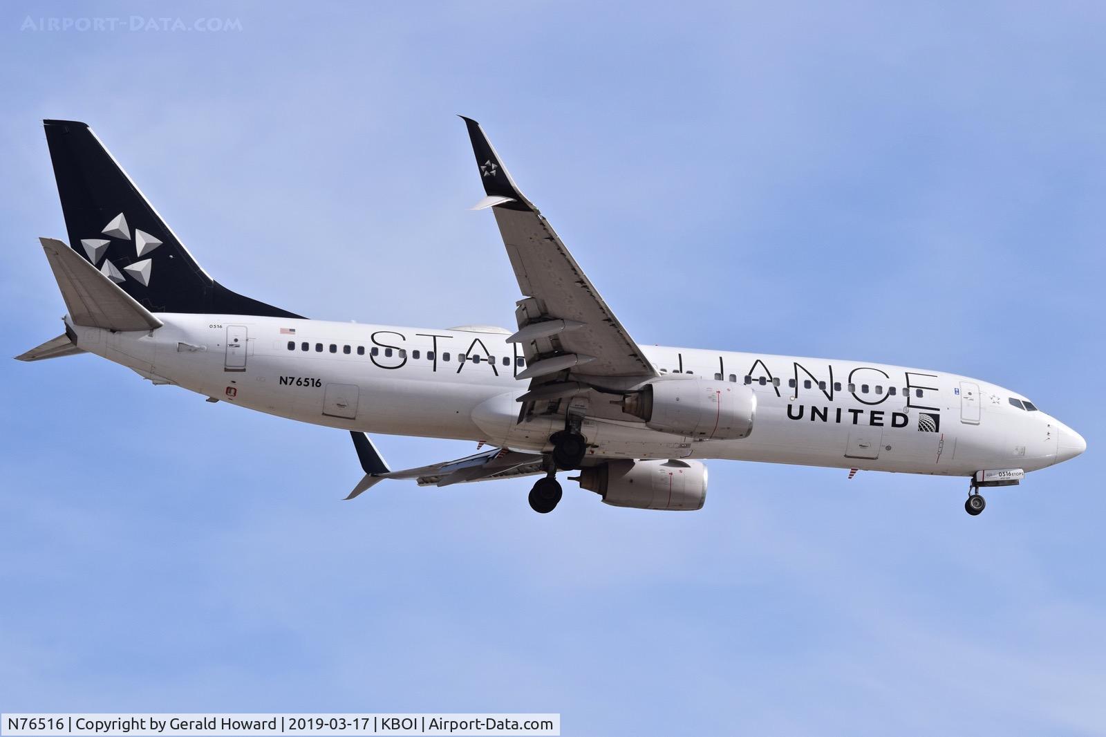 N76516, 2008 Boeing 737-824 C/N 37096, Landing RWY 10L.