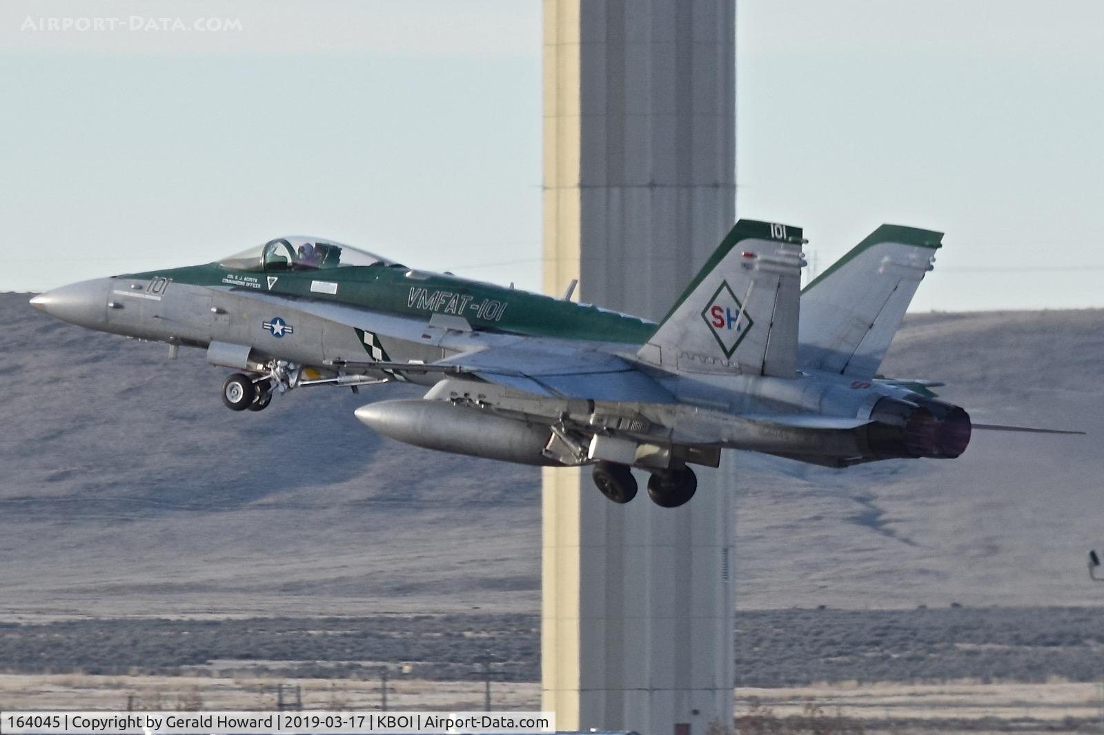 164045, 1990 McDonnell Douglas F/A-18C Hornet C/N 0933/C177, Departing RWY 10L.
