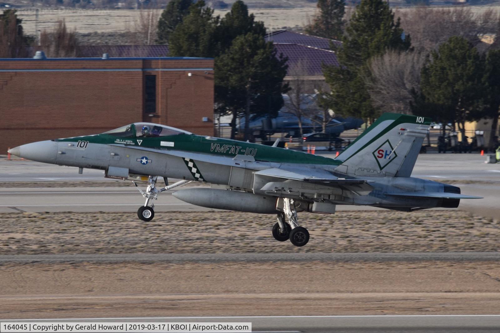 164045, 1990 McDonnell Douglas F/A-18C Hornet C/N 0933/C177, Take off from RWY 10L.
